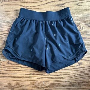 Lululemon hotty hot shorts size 4